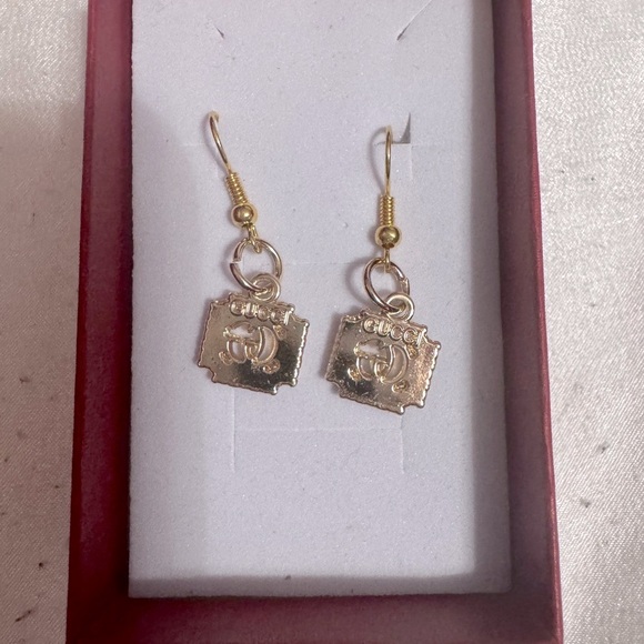 GG zipper pull up cycled earrings- Gold with rhinestone square shape. - Picture 3 of 5